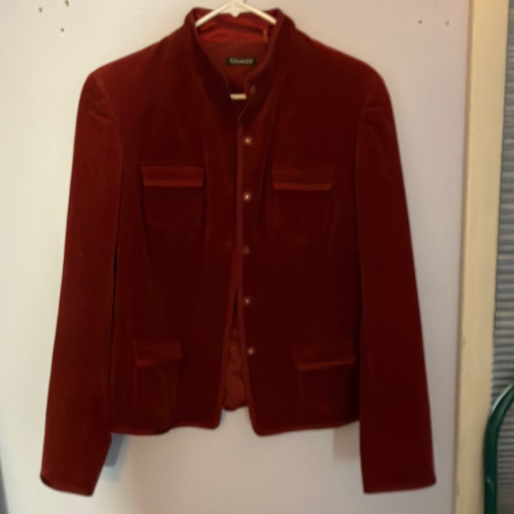 Feel like a girl boss in this  thin wale corduroy jacket!